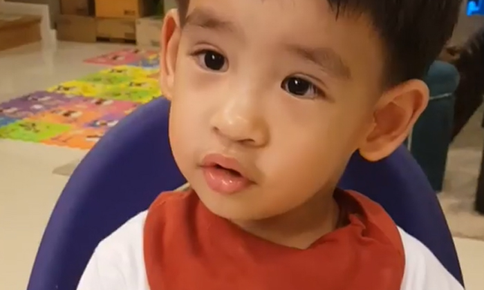 คุณแม่ภูมิใจนำเสนอ น้องอลัน ท่องพยัญชนะไทยใส่ทำนอง เก่งจริงตัวแค่นี้