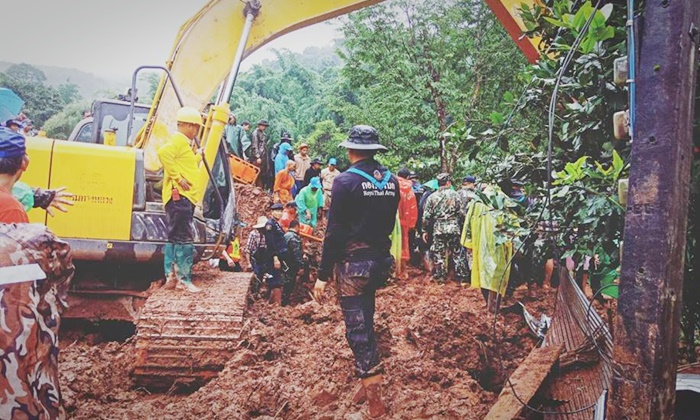 ดินถล่มน่าน 8 ศพ เพจดังเผยเป็นครอบครัวทหารพราน หลั่งน้ำตาหาร่างญาติ