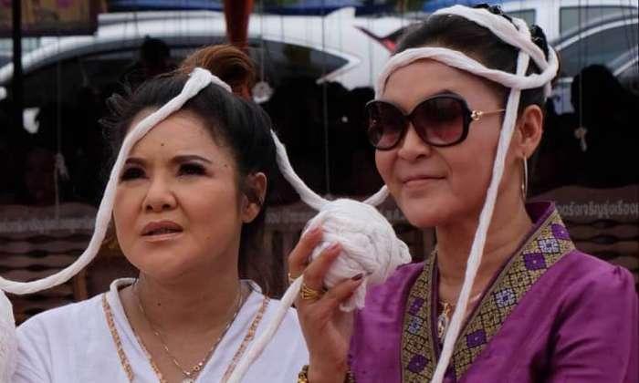 “ศิริพร” นำทีมดารานักร้อง ร่วมพิธียกเศียรพระพุทธเจ้าปางเปิดโลก องค์ใหญ่ที่สุดในโลก วัดแม่ย่าซอม