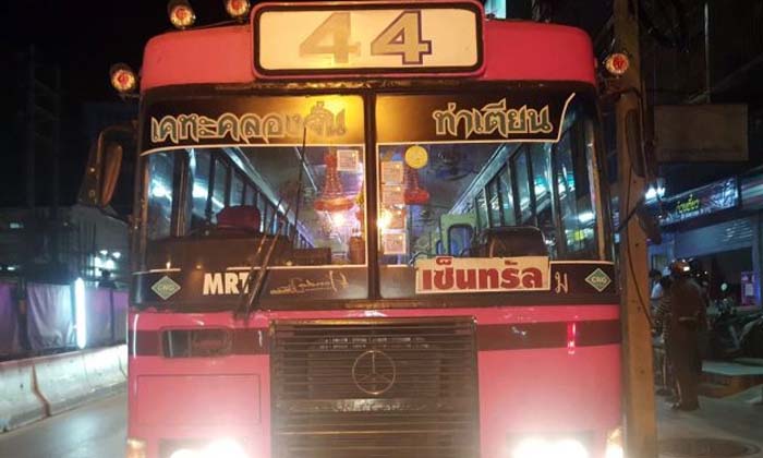 สยอง รถเมล์สาย 44 ทับร่างยายวัย 77 ปี ดับคาที่ โชเฟอร์เผ่นหนี