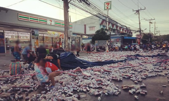 งานเข้าแล้ว! แจ้งจับชาวบ้านแห่เก็บเบียร์เทกระจาด ภาพชัดเข้าข่าย "ลักทรัพย์ซึ่งหน้า"