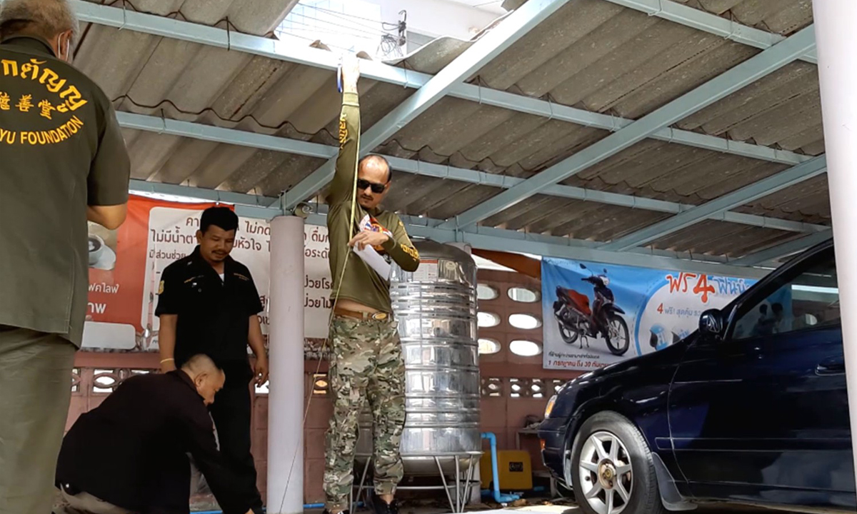 สลด อดีตศึกษาธิการจังหวัดร่างร่วงทะลุหลังคาโรงรถ หัวฟาดพื้นดับอนาถ