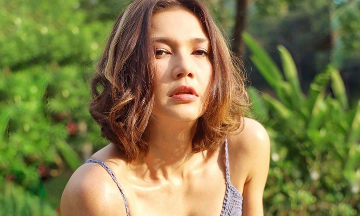 ถึงกับโฟกัสผิดจุด "แอน สิเรียม" ทำชาวเน็ตตาค้าง โพสท่ายืนรับแสงอาทิตย์