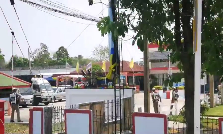 นักโทษเรือนจำบุรีรัมย์ลุกฮือก่อจลาจล หนีตายหลังลือหึ่งมีคนติดโควิด-19 (มีคลิป)