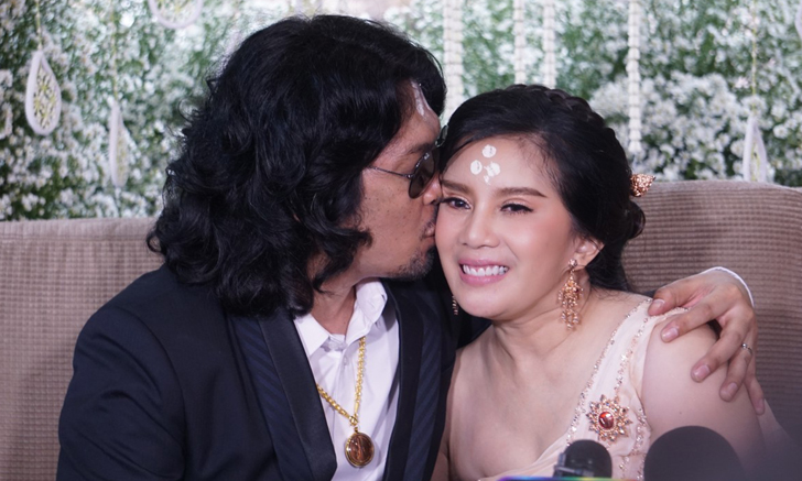 คู่แล้วไม่แคล้วกัน "เสก-กานต์" กุมมือเปิดใจวันวิวาห์ พูดคำหวาน "ขอฝากชีวิตให้คุณดูแล"