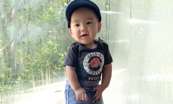 "น้องกวินท์" ตั้งแต่ยืนได้ อินเนอร์นายแบบก็มา โพสท่าเป๊ะอวด "แม่ศรีริต้า" หล่อนะเนี่ย