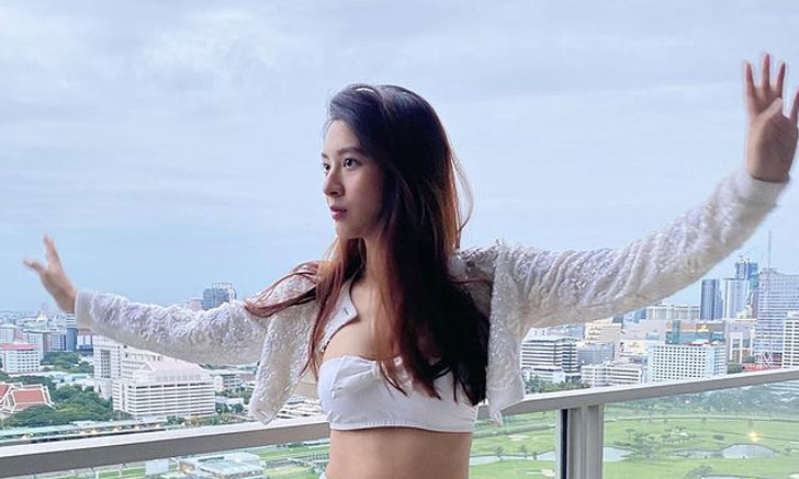 "มิว นิษฐา" โพสท่าเลียนแบบลูกสาว แต่ทำคนโฟกัสหุ่นคุณแม่หลังคลอด