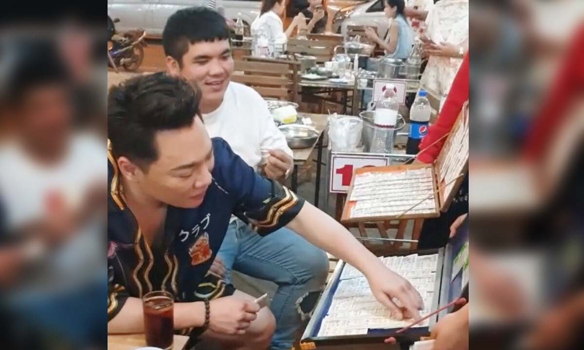 มาแล้ว "แจ็ค แฟนฉัน" จับมือ "มดดำ" เสี่ยงโชคหยิบลอตเตอรี่ เลขชัดมากไม่ต้องซูม!