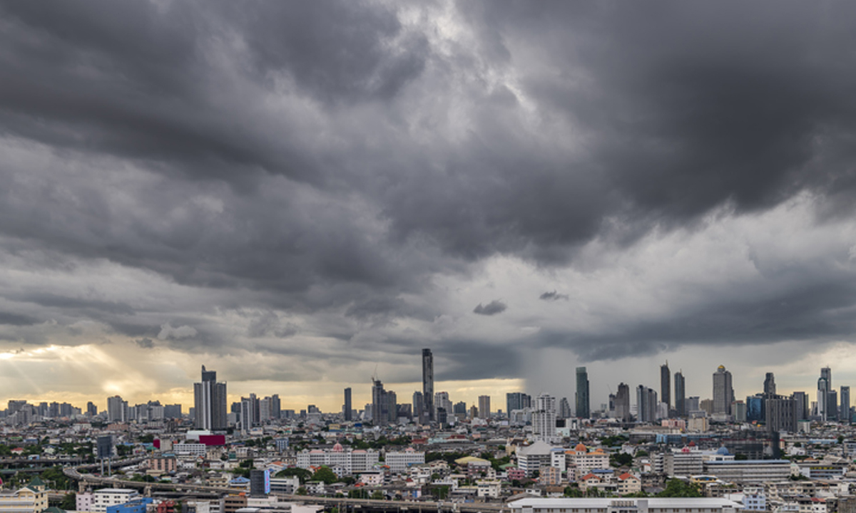 สภาพอากาศวันนี้ กรมอุตุฯ เตือน ฝนยังหนัก 33 จังหวัด กทม.ก็ไม่รอด
