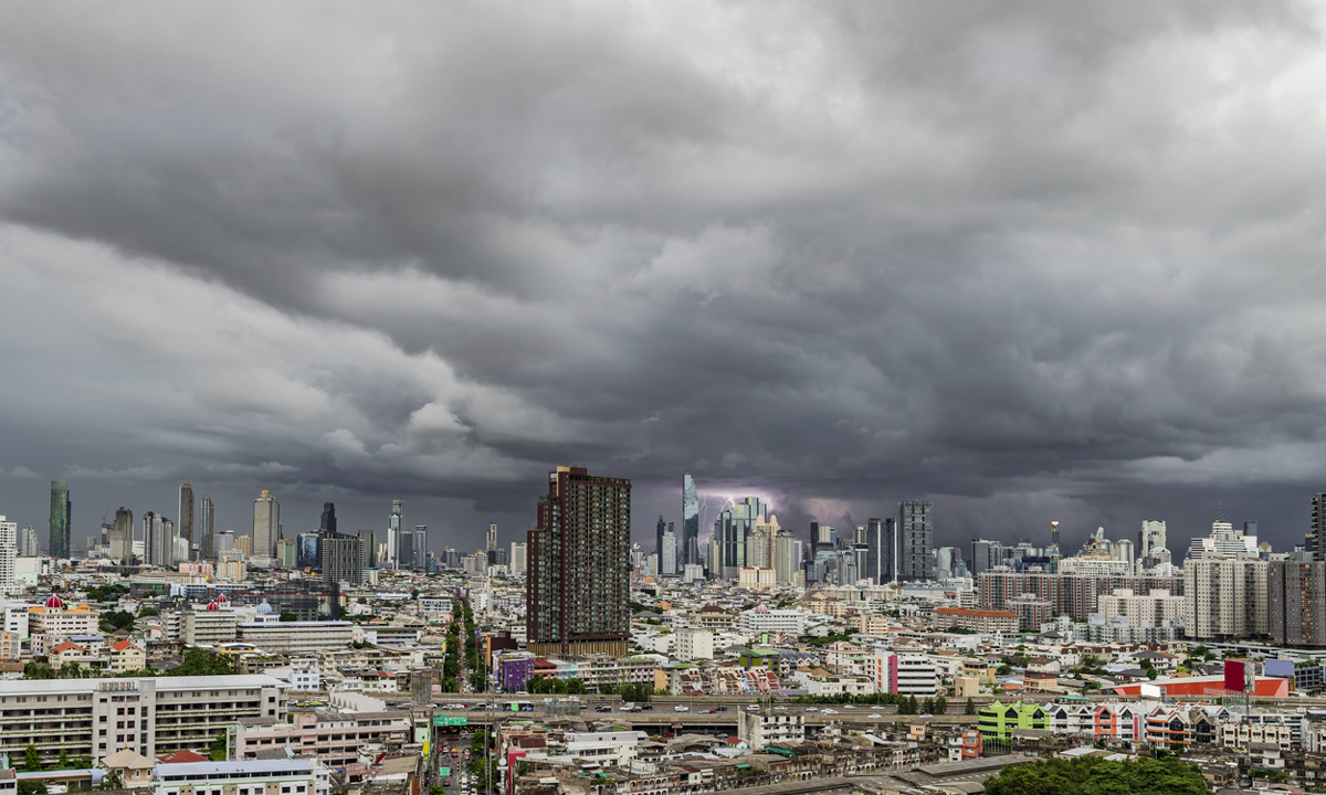 สภาพอากาศวันนี้ กรมอุตุฯ เตือน ฝนตกหนัก 44 จังหวัด กทม.อ่วมแน่ 80%