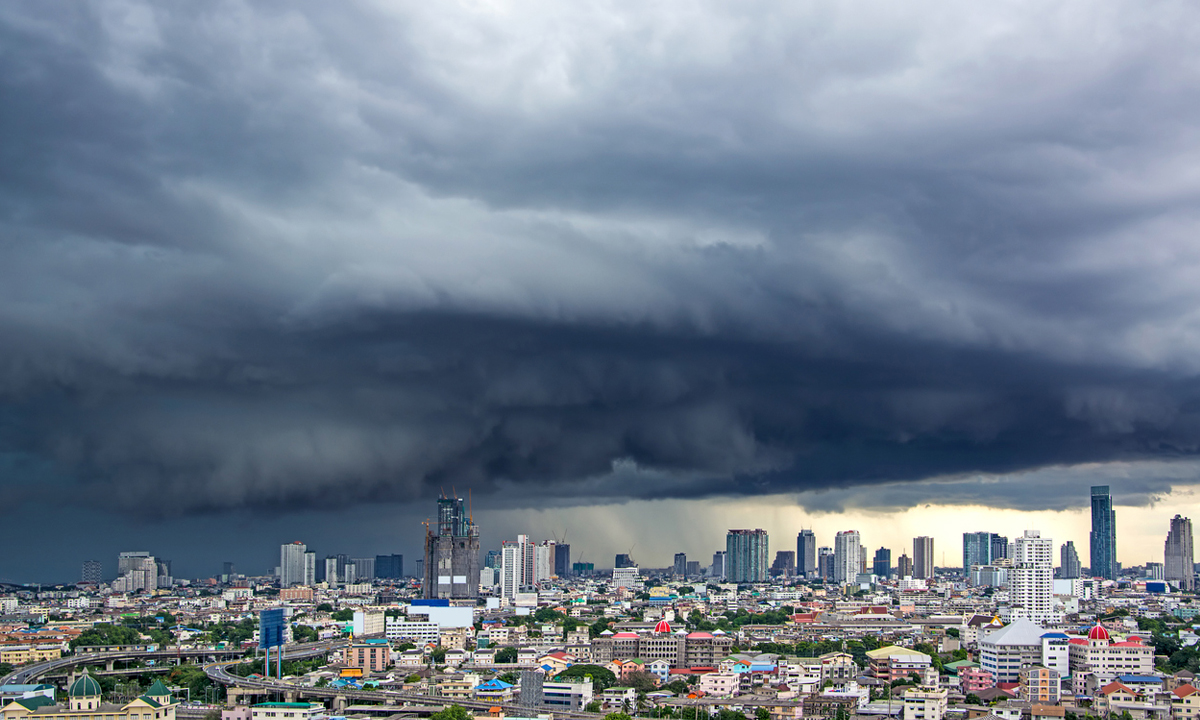 สภาพอากาศวันนี้ กรมอุตุฯ เตือน 40 จังหวัด เจอฝนถล่ม กทม. ฝนฟ้าคะนอง 70%