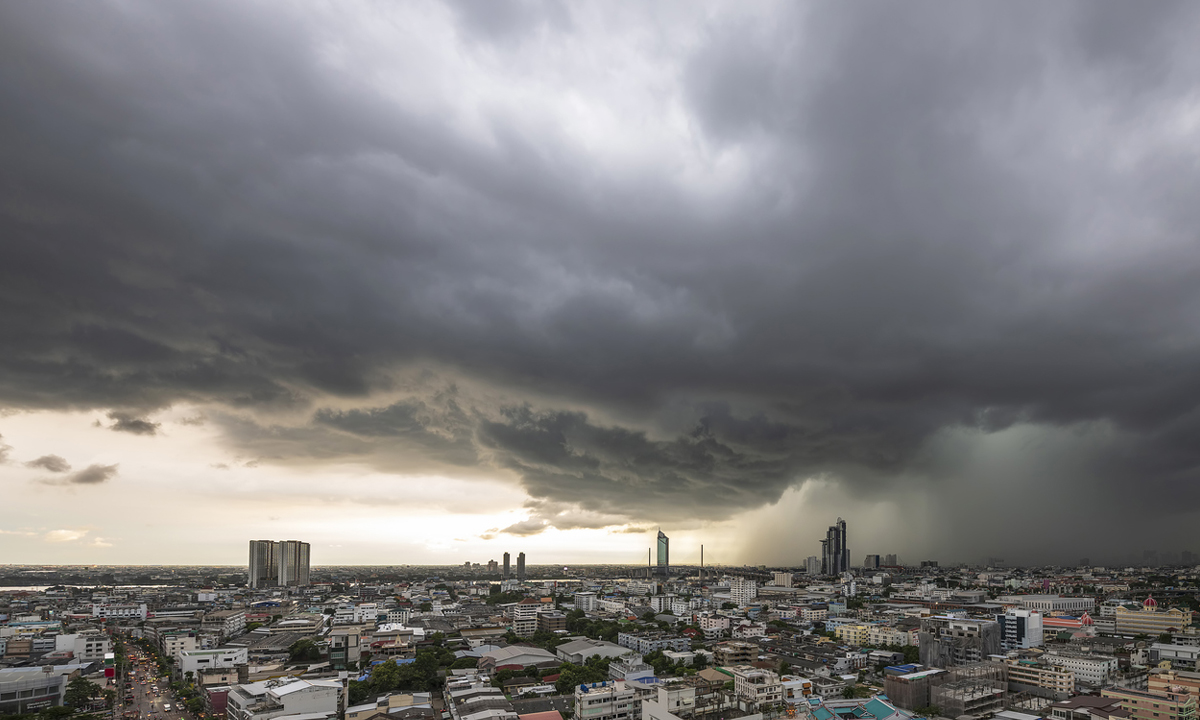 สภาพอากาศวันนี้ กรมอุตุฯ เตือน ฝนถล่ม 44 จังหวัด กทม.ไม่รอด 60% ของพื้นที่