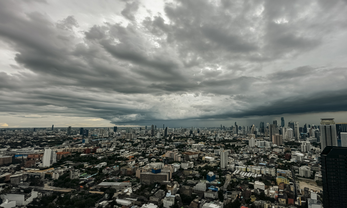 สภาพอากาศวันนี้ กรมอุตุฯ เตือน ฝนฟ้าคะนอง 35 จังหวัด ภาคใต้อ่วมสุด 70% ของพื้นที่