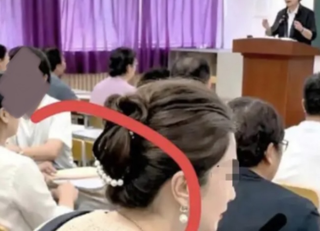 จับผิดเกินไปไหม? แม่ถูกวิจารณ์หนัก สังคมงง แค่เพราะ “ต่างหู” ที่ใส่ไปประชุมผู้ปกครอง