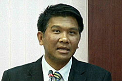 โพลนักธุรกิจมองเศรษฐกิจไทยปี55โต3-4%