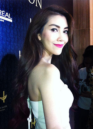 วุ้นเส้นโต้ทำเสน่ห์ชาคริตหลง จ่อมีของขวัญครบแต่ง 3 ปี