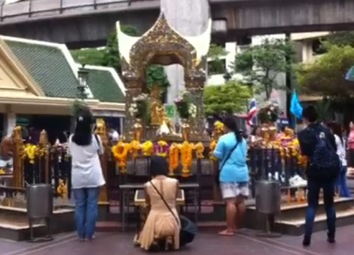 นักท่องเที่ยวแห่สักการะศาลพระพรหมเพิ่มขึ้น