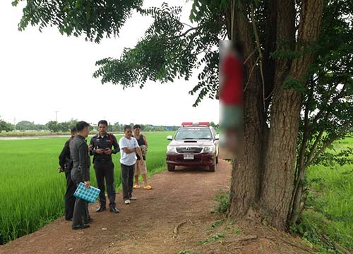 หนุ่มใหญ่ต่างด้าวผูกคอดับบนต้นไม้ที่กำแพงเพชร