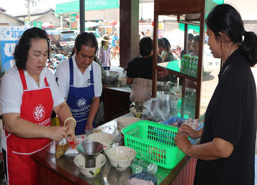 สุรินทร์ร้านก๋วยเตี๋ยวเปิดกินฟรี-ระนองจิตอาสาทำดี