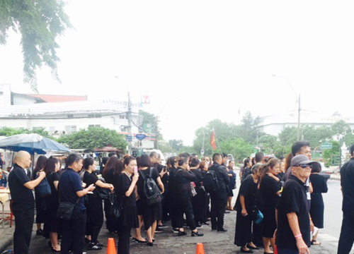 ชาวมหาสารคาม750คนเดินทางกราบพระบรมศพ