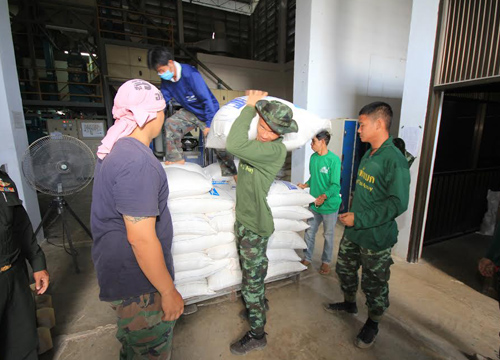 หน่วยทหารทั่วไทยรับซื้อข้าวจากชาวนา