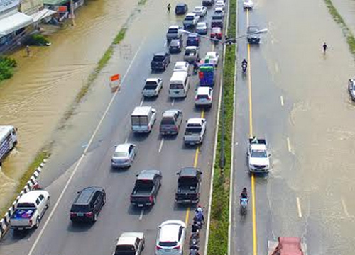 น้ำท่วมเพชรบุรีดีขึ้นต่อเนื่องคาด2วันกลับสู่ภาวะปกติ