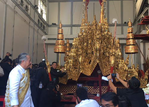 ธนะศักดิ์บวงสรวงบูรณะราชรถพระยานมาศพิธีถวายพระเพลิงพระบรมศพ