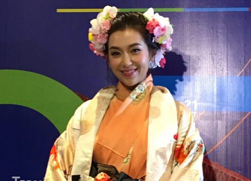 เบลล่ายิ้มเวียร์ เซอร์ไพรส์รับปริญญาปัดเปิดตัว