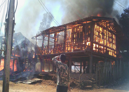 ไฟไหม้บ้านชาวแม่ฮ่องสอน3หลังเด็ก4ขวบดับเร่งสอบ