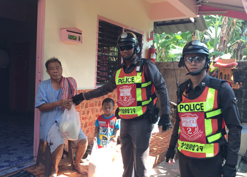 ตำรวจนครบาลช่วยขายเพิ่มรายได้ให้ชาวนาไทย