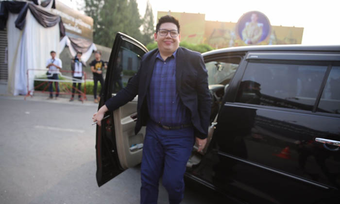 “องอาจ ธรรมนิทา” โผล่วัดพระธรรมกาย