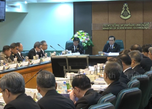 นายกฯถกขรก.ห่วงคนไทยไม่ยอมรับการเปลี่ยนแปลง