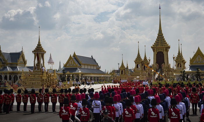 รู้จัก “เครื่องแบบทหารราชวัลลภ” สีสันในริ้วขบวนพระบรมราชอิสริยยศ