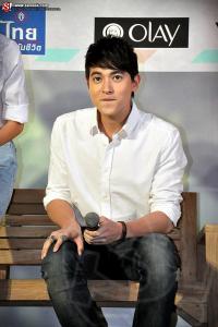 เจมส์ จิรายุ