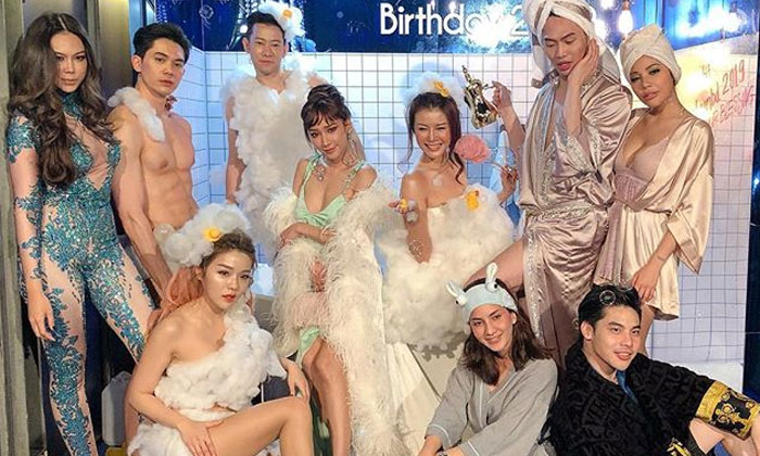 ดีเจมะตูม จัดปาร์ตี้วันเกิดธีมในห้องอาบน้ำ รวมที่สุดของความเซ็กซี่